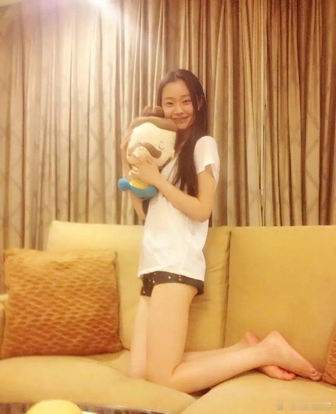 宋轶早期素颜照，这个时候还没火。。  