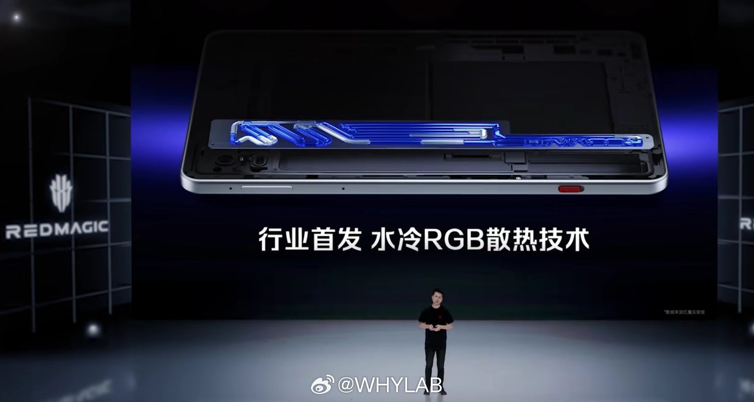 行业首款搭载水冷 RGB 散热技术的平板，性能释放这块也到位了。 