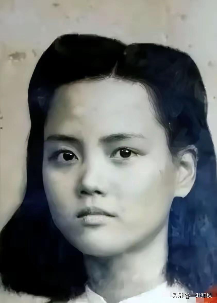 1943年底，国民政府军令部情报员徐佩珩正在发电报，突然发现外面有日军跑动，徐佩