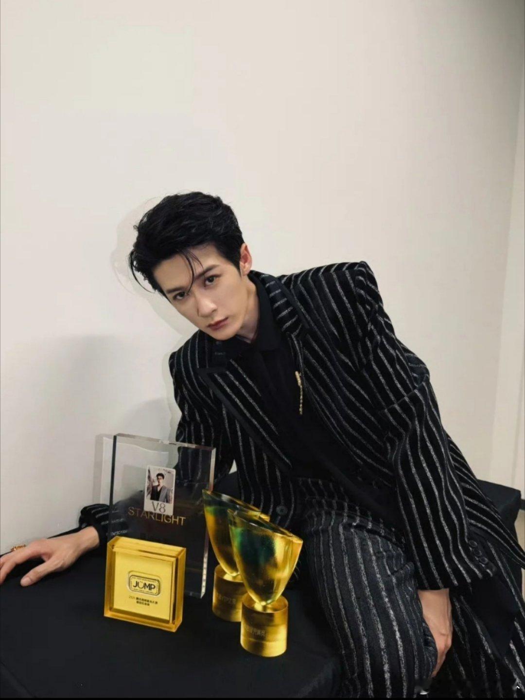 PROOF一下就好 刘一诺删照速度≈光速，檀健次回应速度≈火箭，建议两人合开《危