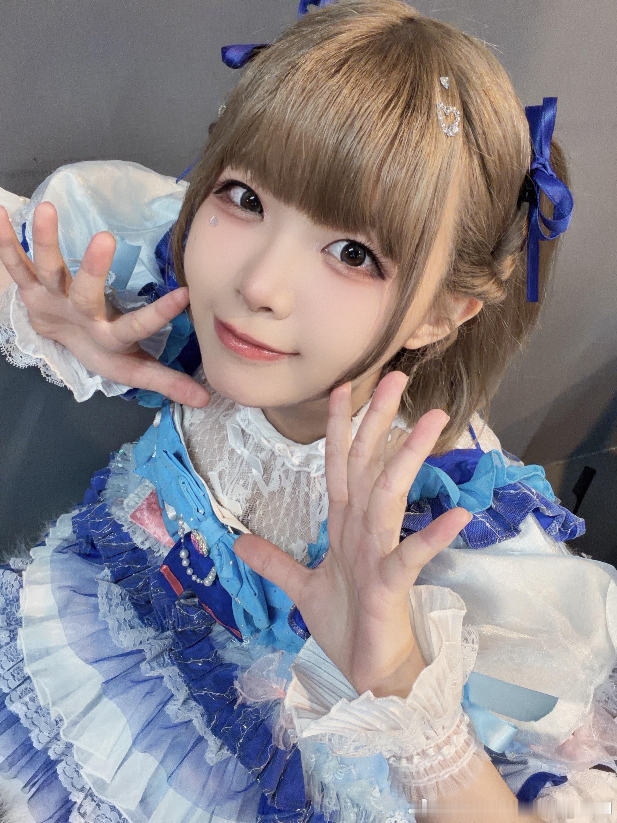 上火。。。。好痛。。。。我的舌根好痛。。。。。。舌头在刀尖起舞中、、、 