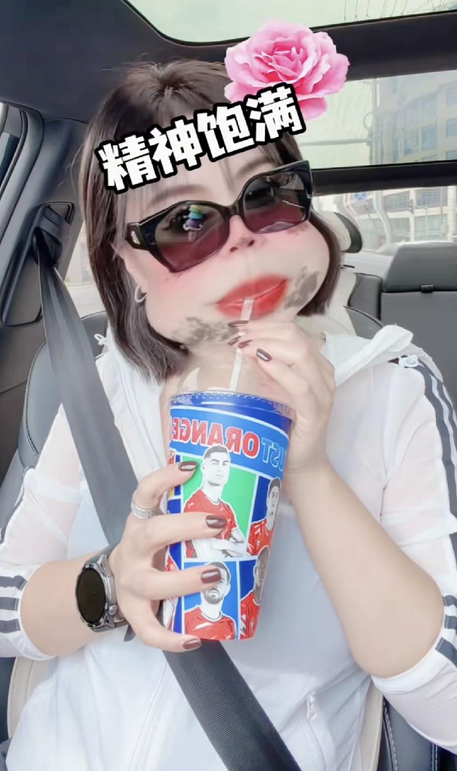 苦茶丹丹香，视频不说话，估计减肥失败了！
连发两条背景音乐视频，极有可能是减肥失