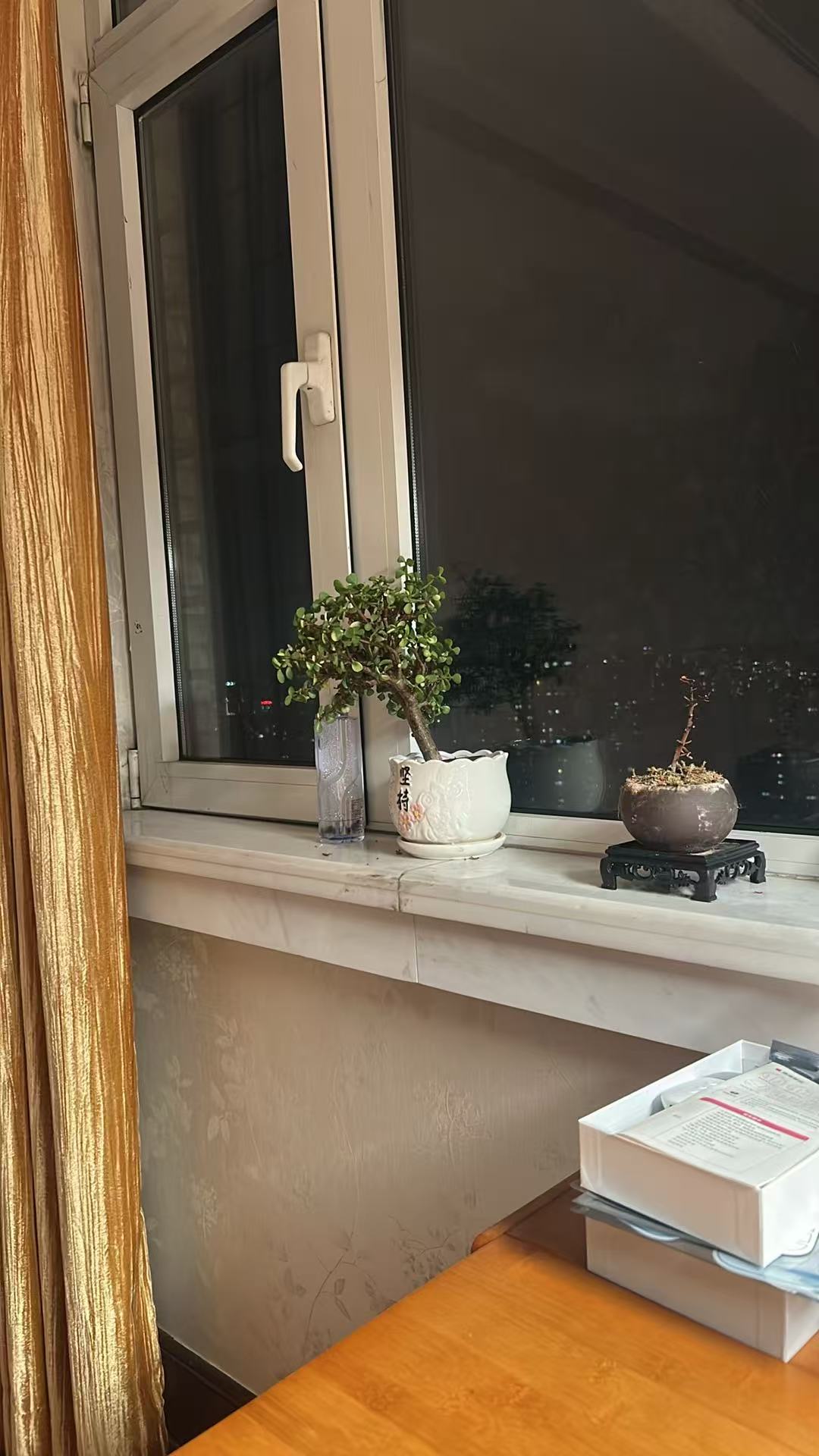 10年前我可能会当情趣5年前我会感觉被冒犯，认为他低级趣味，把贬低当玩笑现在的我