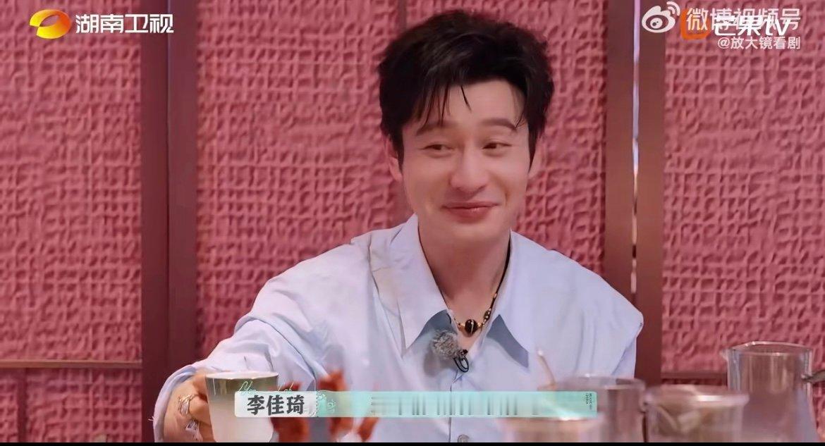 赵昭仪活人微疯巴黎合伙人名场面 巴黎合伙正式营业这天，赵昭仪被高强度工作“磨”到