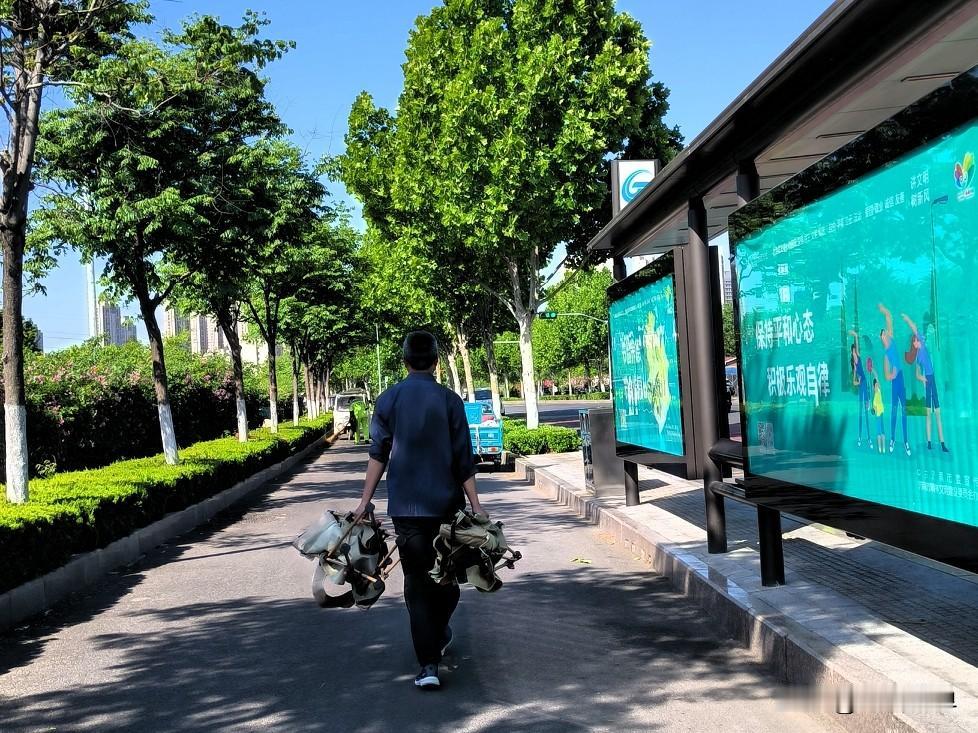 济南华山历史文化湿地公园，是藏在闹市之中的一方免费秘境，更是城里人私藏的休闲养心