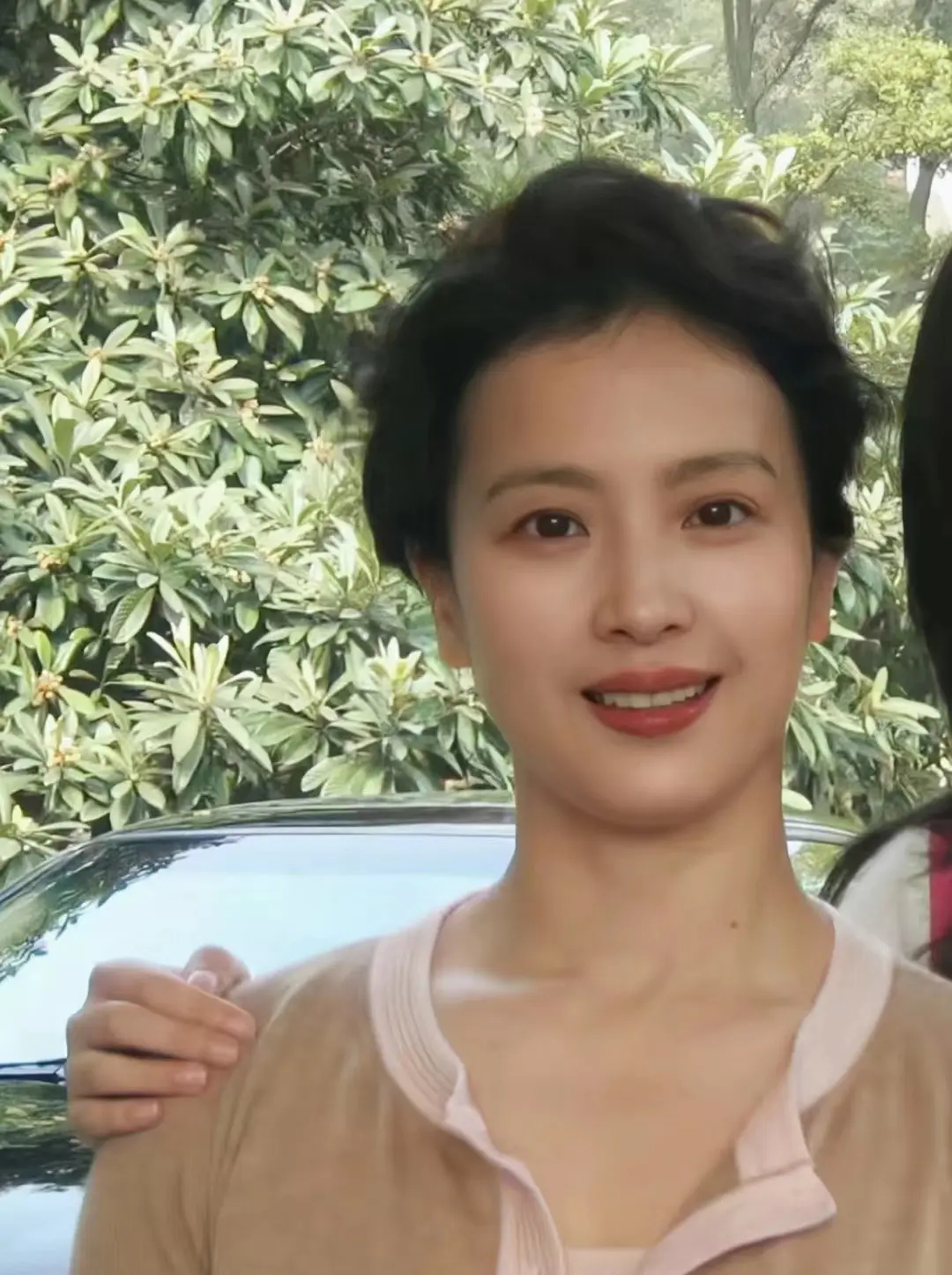 网友偶遇了刘亦菲妈妈  请放过已退休的刘晓莉老师——国家一级演员——舞蹈家——文