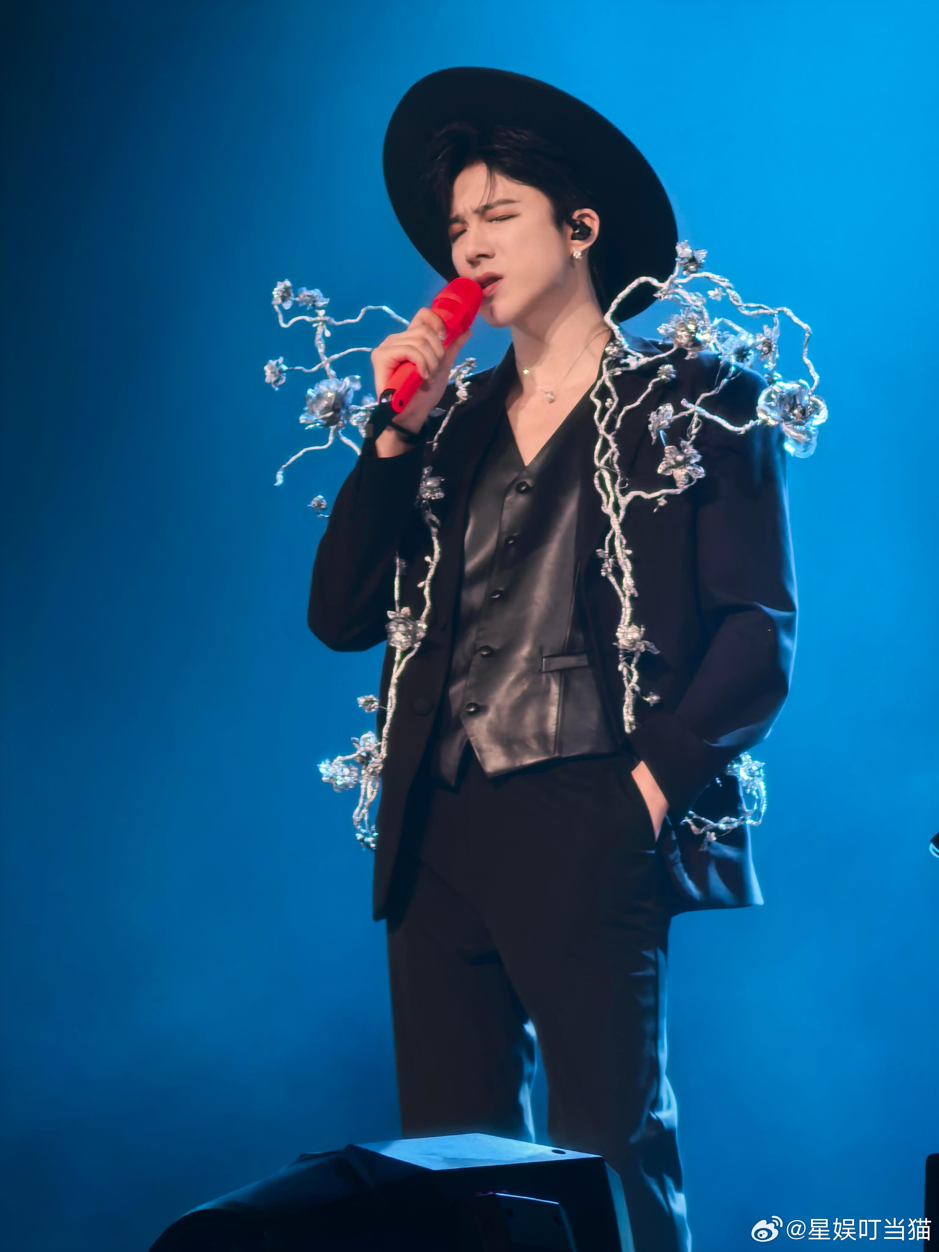 刘宇宁怼不过的女人出现了刘宇宁的点歌环节突然变成智力问答，当粉丝跳出预设选项提出