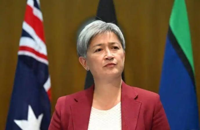 7月21日，出席东盟外长会议的澳大利亚外长黄英贤在采访中，再次就中国近期在太平洋