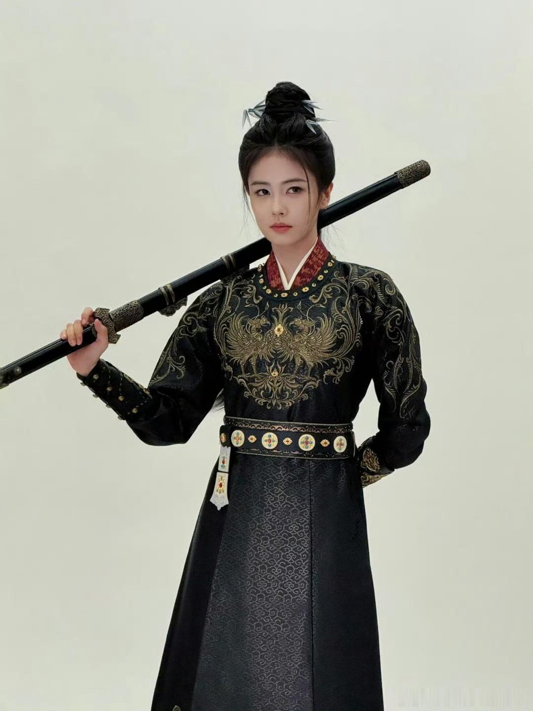 唐宫奇案之青雾风鸣 我的评分：白鹿说李佩仪适合来微博之夜当保安白鹿专访笑料拉满，