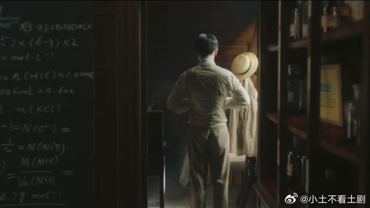 人生若如初见 色调会被人生若如初见的色调给硬控住了，不得不说，这种电影的质感一下