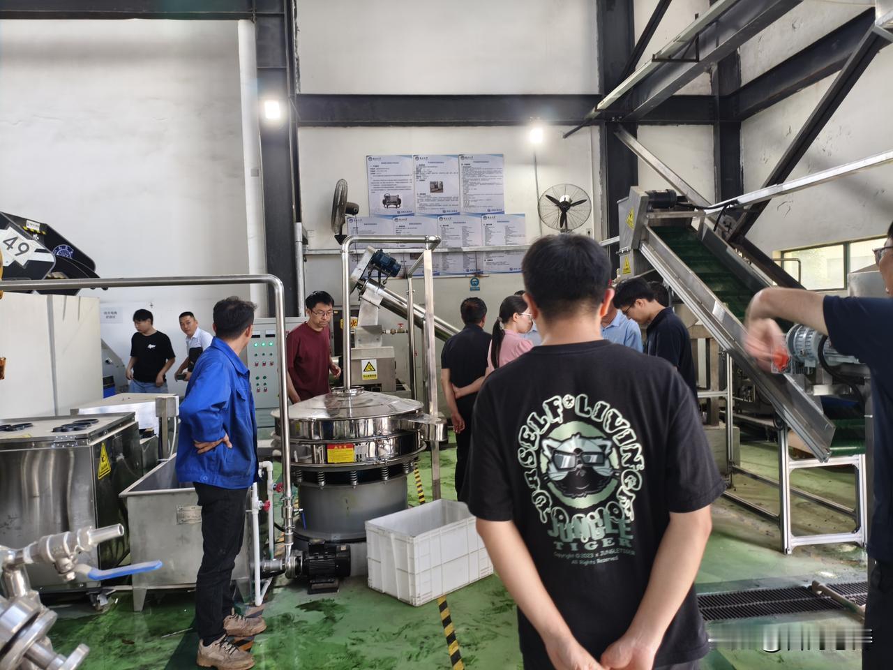 有一种说法，游族网络林奇，罪善恶有报，用游戏毒害青少年，笑面虎，克扣员工。

先