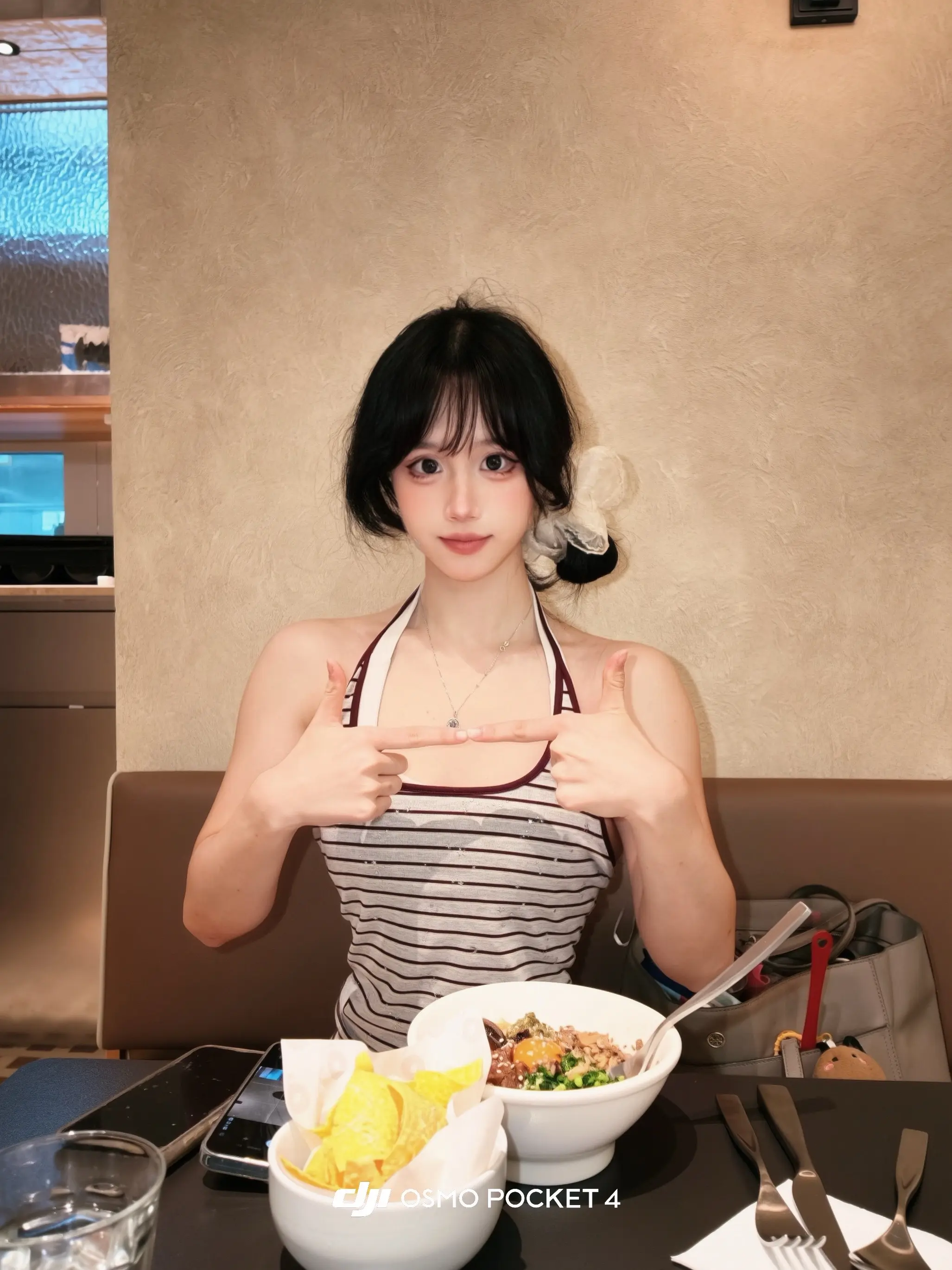 不知道啊 吃个牛肉饭就长肌肉了？！不是变出来的当然是练出来的哈哈 毕竟...