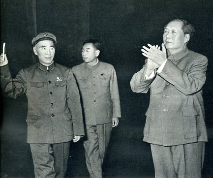 历史上的今日  1968年1月12日下午，毛主席在人民大会堂一一八厅听取中央文革