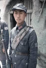 1980年，江苏省军区副司令去上海看病，在一家食堂吃饭。服务员看副司令穿着破衣服