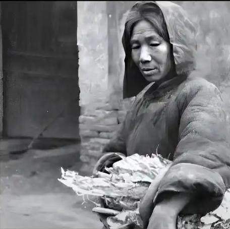 1941年，山东莒县的地下交通员马宗英，以开馒头店为掩护，为给缺弹的八路军筹补给