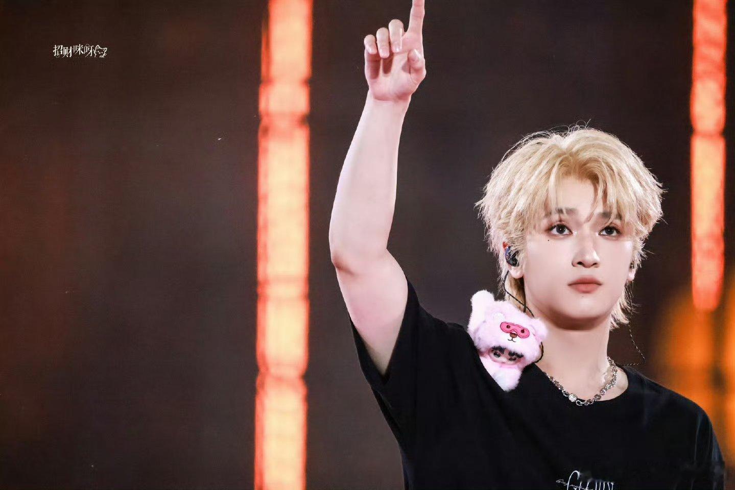 严浩翔要金发唱shake啊啊啊 楼颜一不是说着玩的 