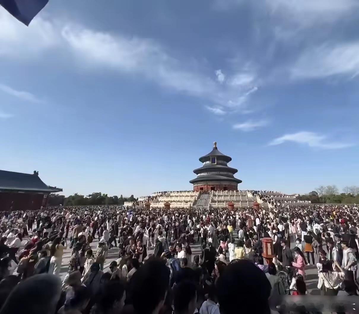 五一假期，这就是北京现状！排队三小时，参观三分钟 ​​​
