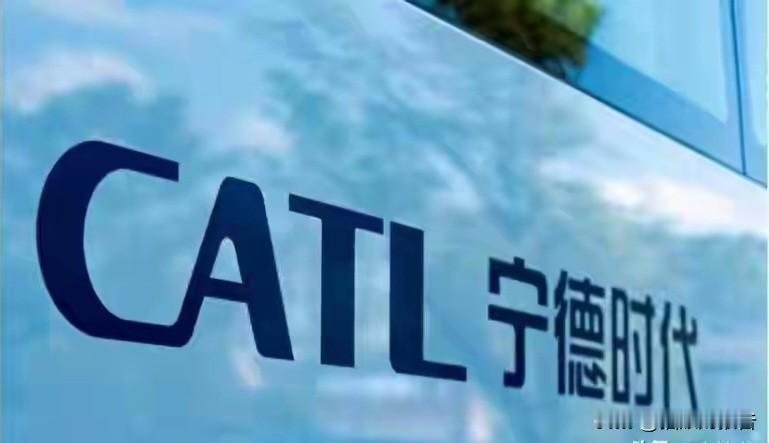 2026年刚开春，一条消息在汽车圈炸开了锅。

有人算了一笔账：去年一年，国内五