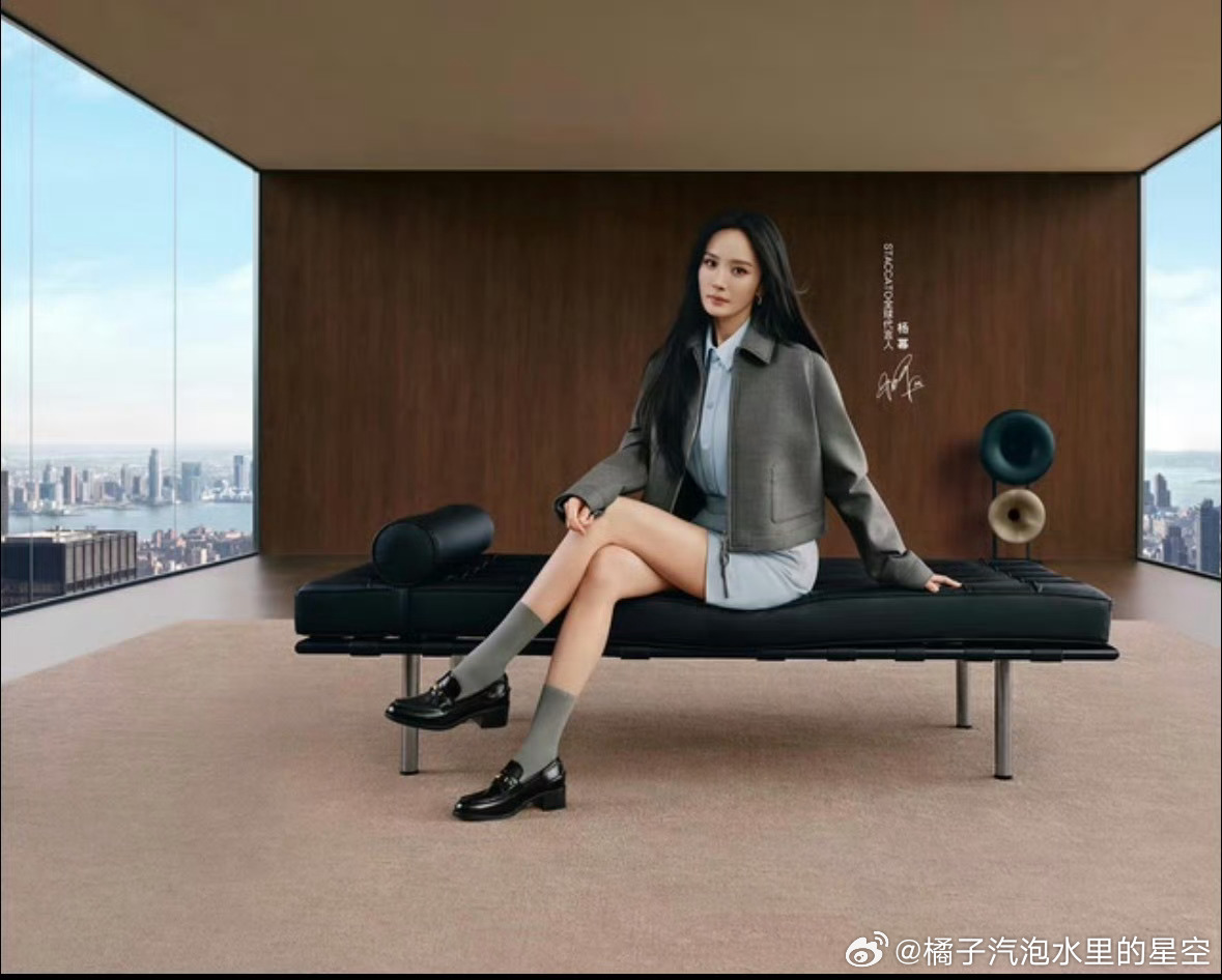 杨幂  🦊杨幂staccato思加图全球代言人 人总爱任由自己沉沦，越陷越深。