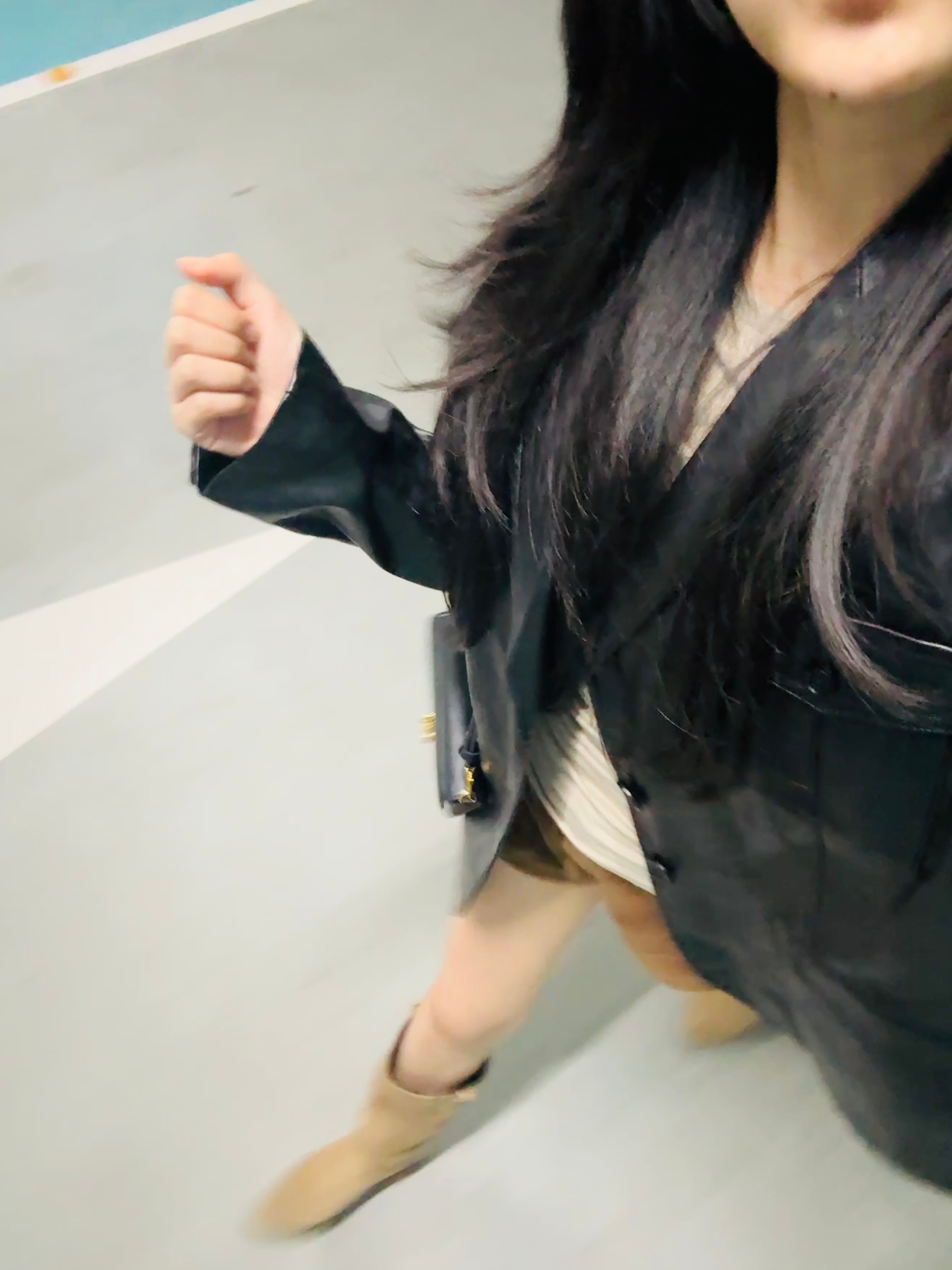 太喜欢深圳的天气了，一年四季都可以穿短裤！图2:停车就是能多贴边儿就多贴边…雨丝