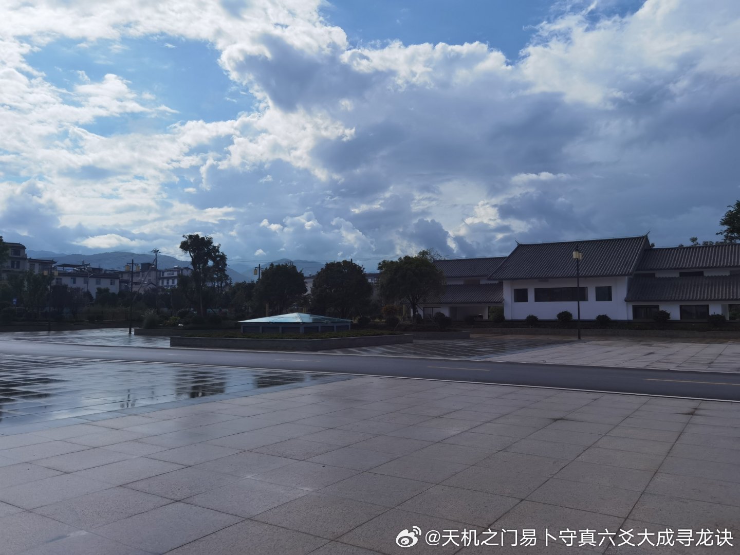 广西南宁、平果不少企业管理层、自主创业者，时常面临两难抉择：跳槽转行还是坚守现有