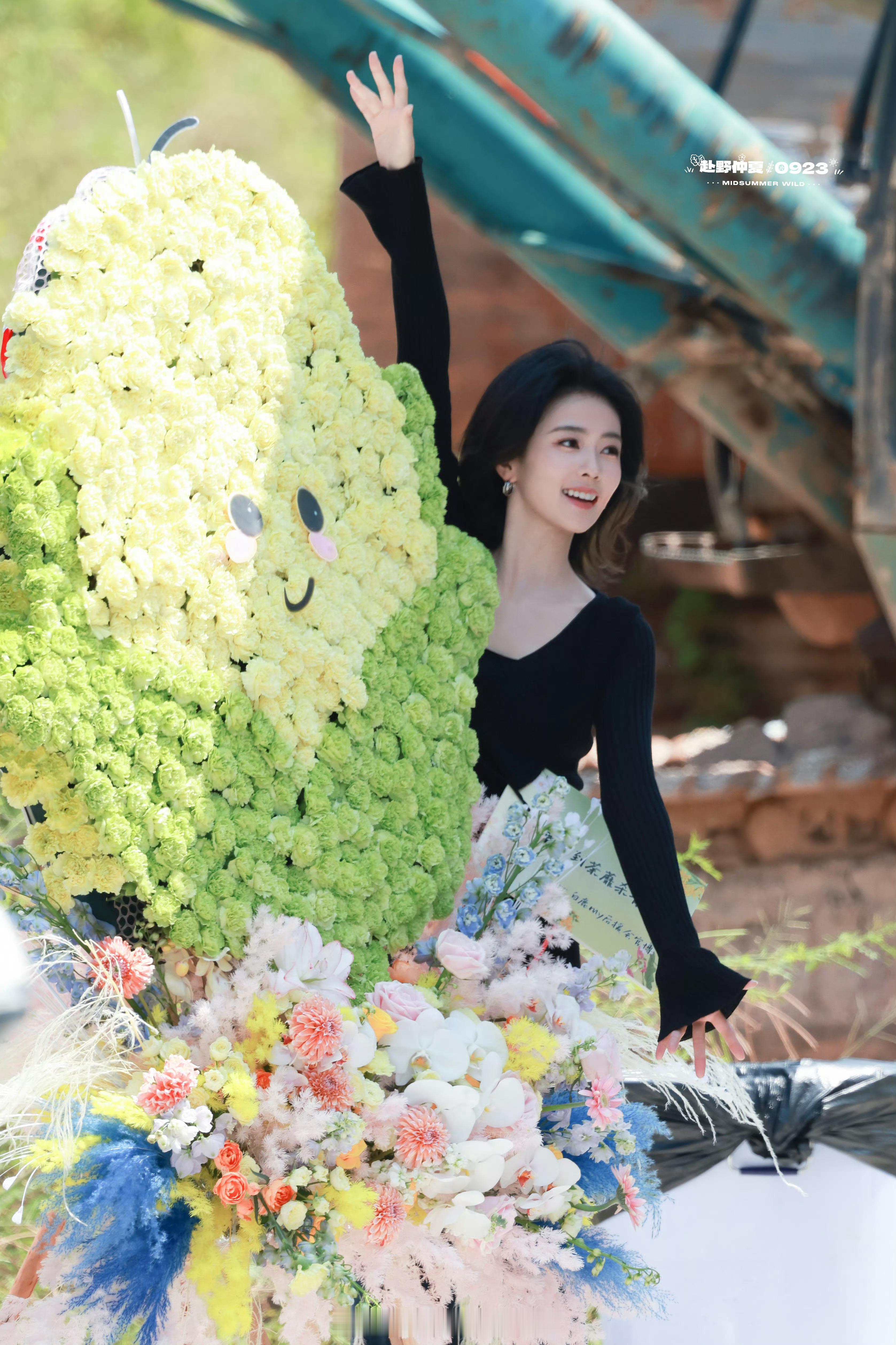 白鹿《开到荼蘼》杀青快乐，期待杀青物料王韵娜早日见面白鹿 ​​​
