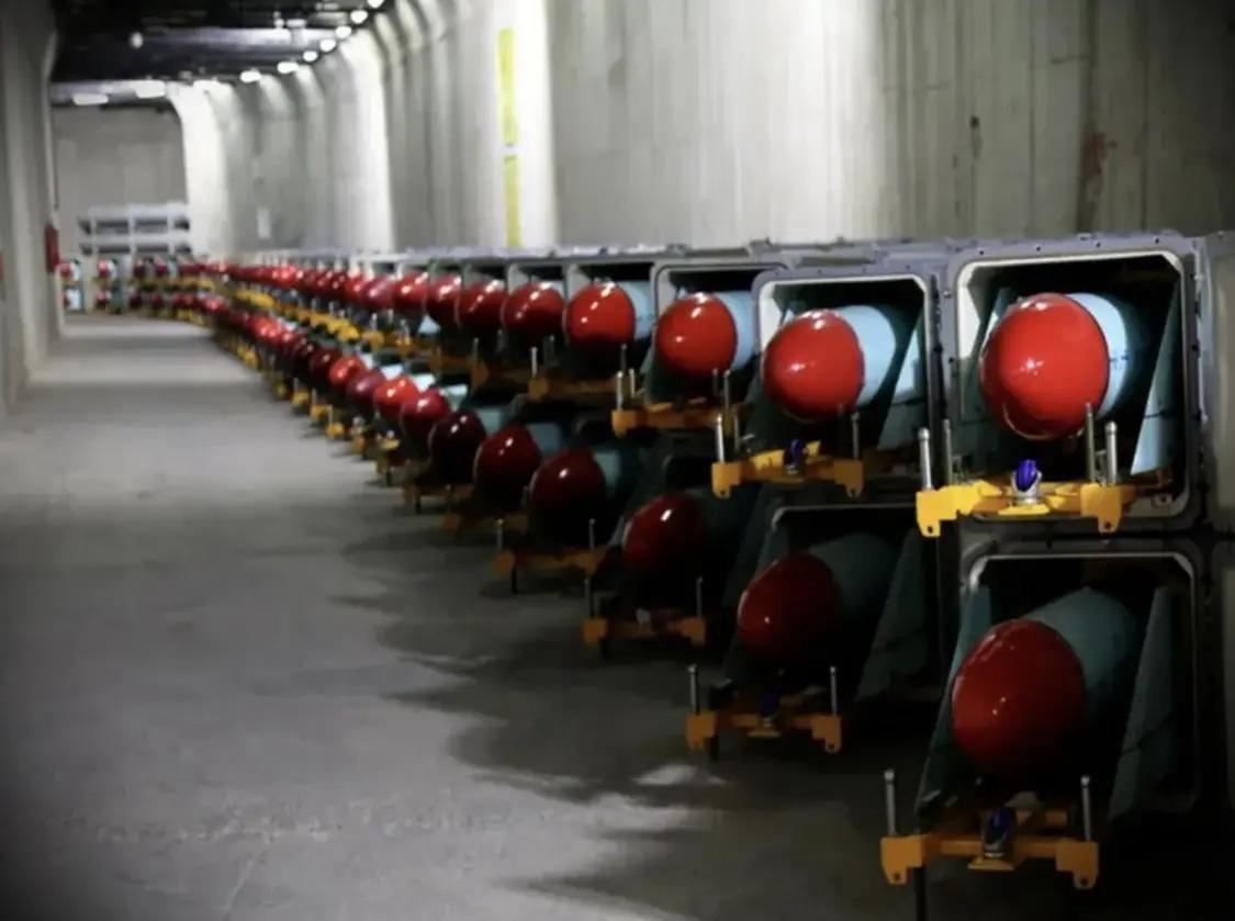 伊朗军方近期主动公开导弹、无人机库存和产能，尤其停火期间，伊朗的补充速度远超战前