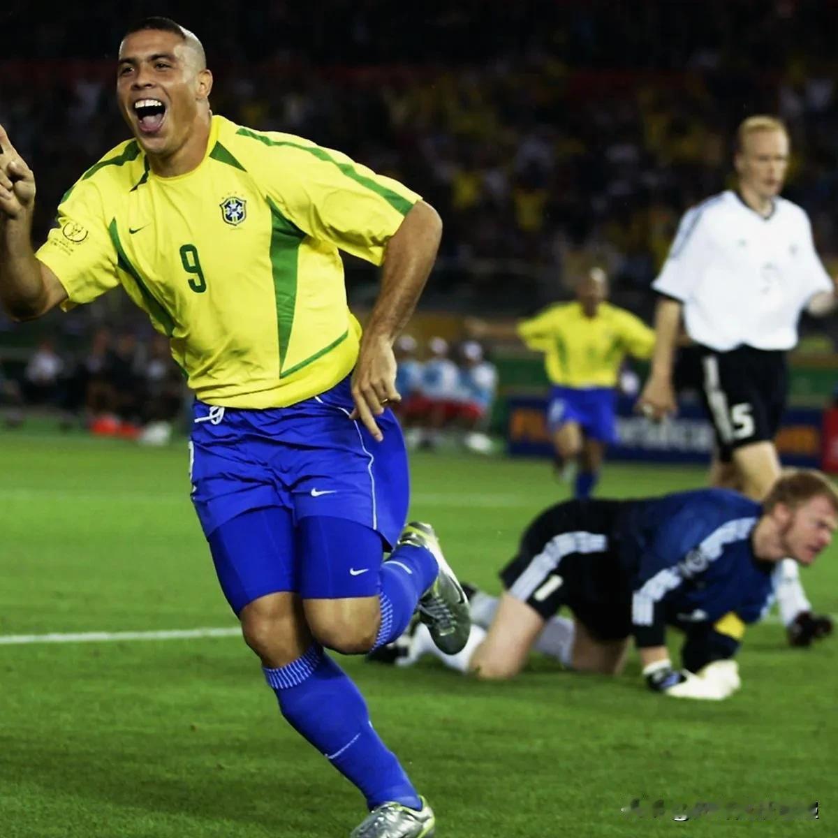 世界杯上罗纳尔多“有史以来最好的带球手”纳扎里奥：

1998年 - 完成 1.