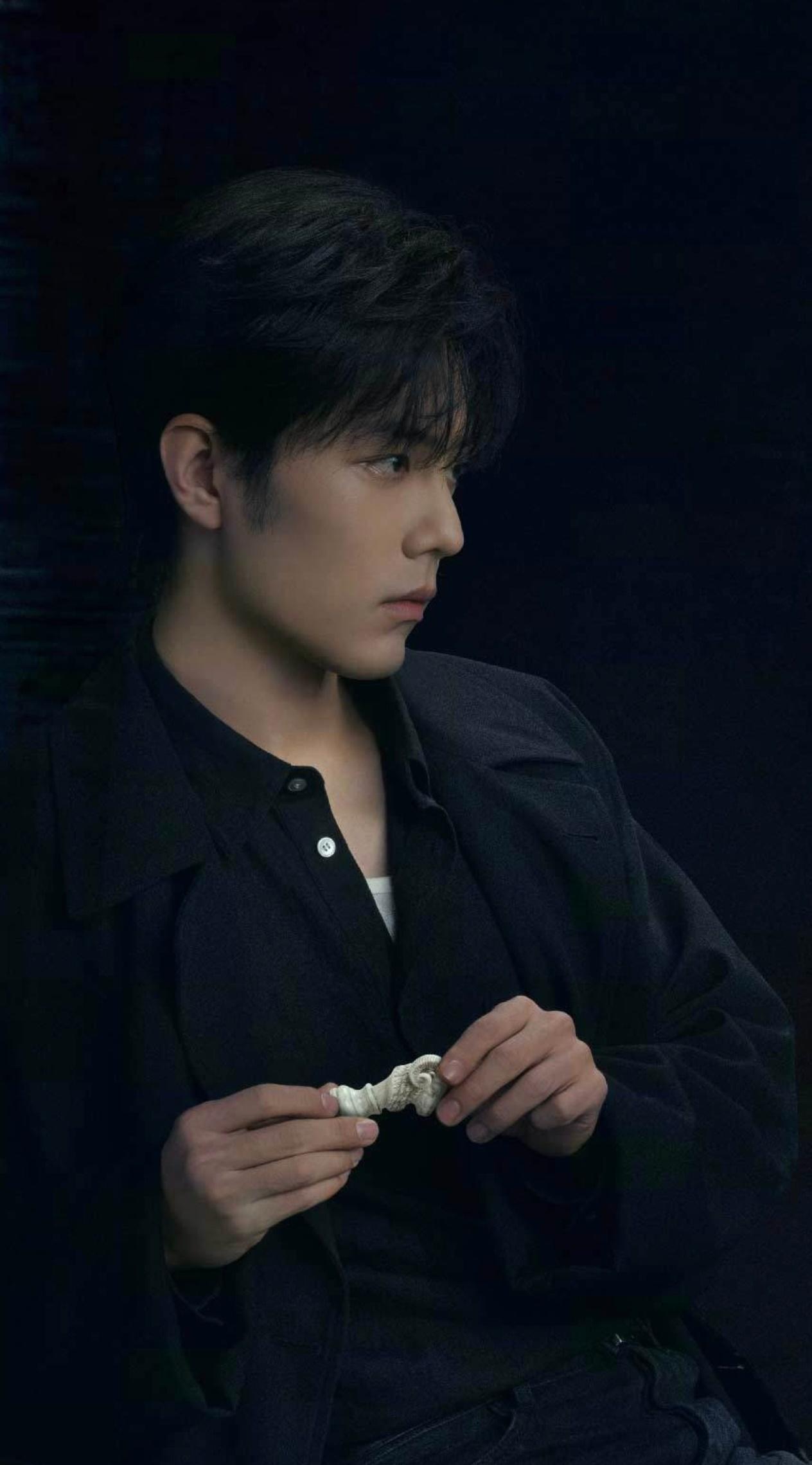 很好，齐夏穿了三件，脱一件就是一个新造型十日终焉开机 ​​​