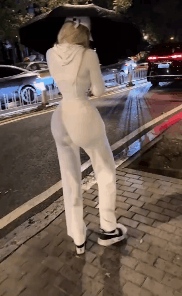 这是多少男人梦寐以求的身材？

讲真的你会不会喜欢视频里面的女主身材，不许掖着藏