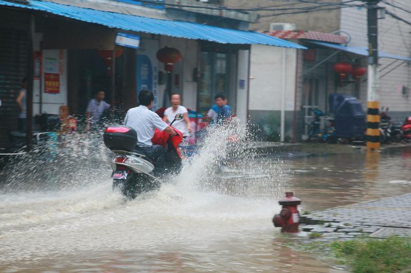 烟头回收真能赚钱吗？还真有可能。这看似不起眼的废烟头，实则是门冷门暴利生意。它不