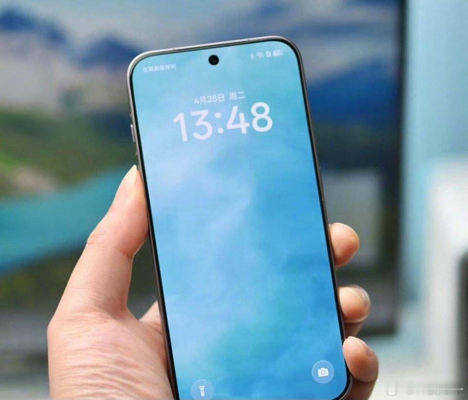 本以为1.15mm边框已经是物理极限，现在阔直板实现了1.05mm，以后1mm以
