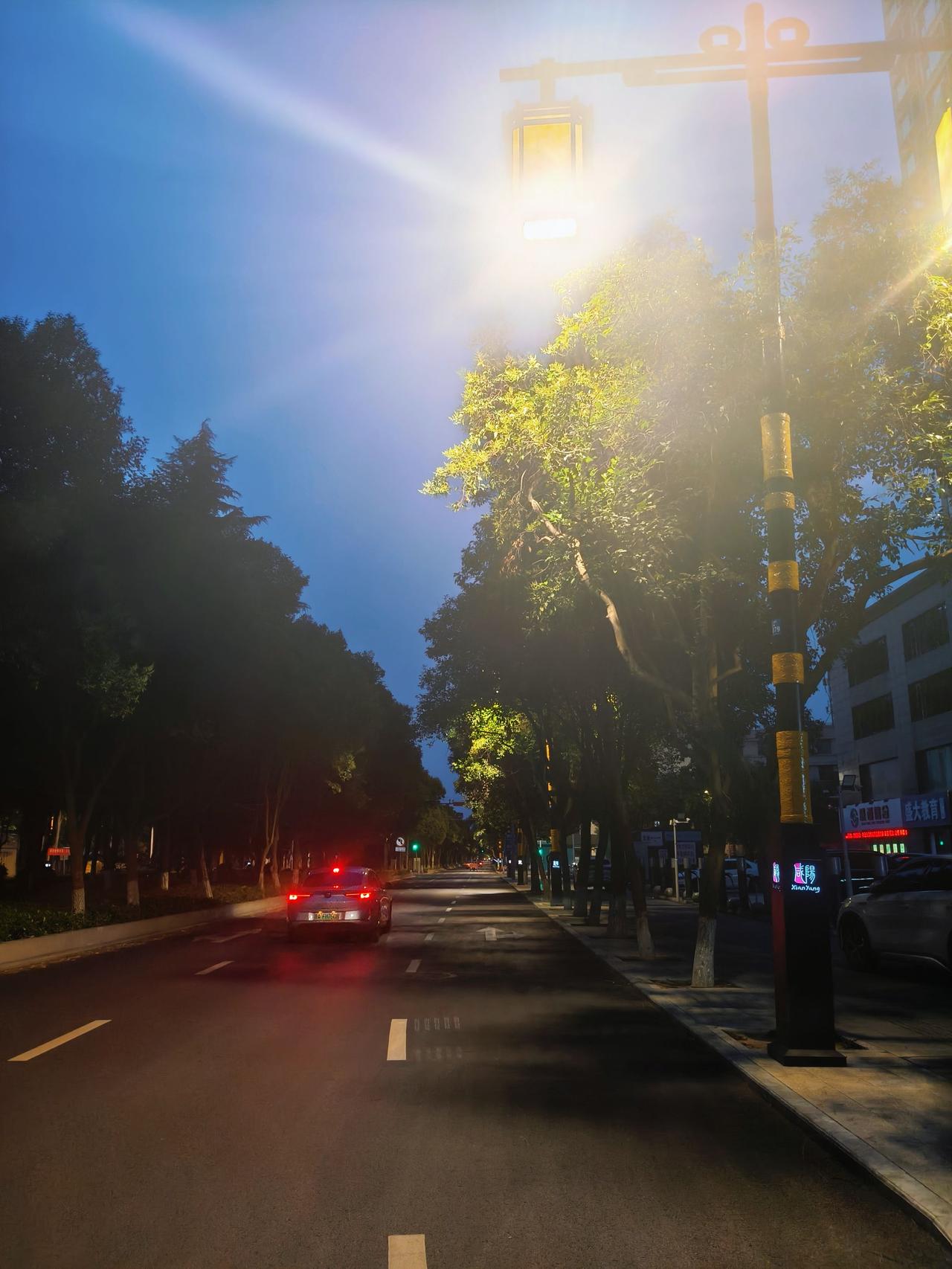 人总要和握不住的东西说再见的 有些人 有些事
到此为止就是最好的结局