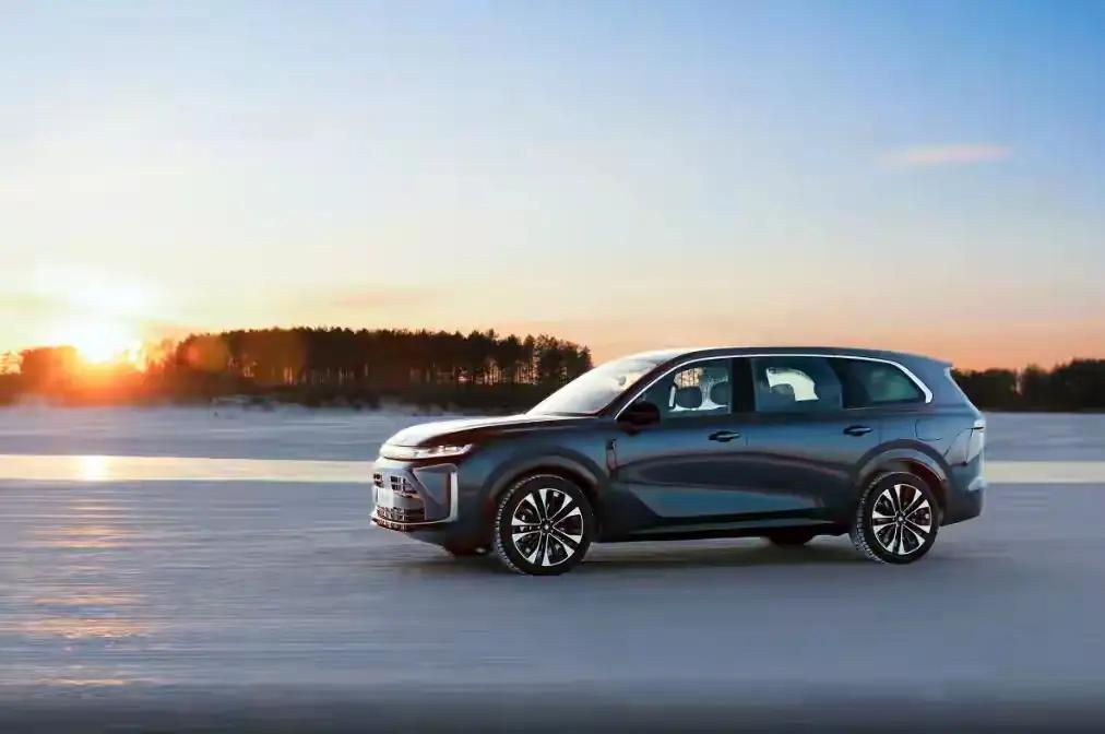 上汽通用五菱与华为乾崑合作的首款车型华境S于4月7日隆重发布并开始预订。

华境