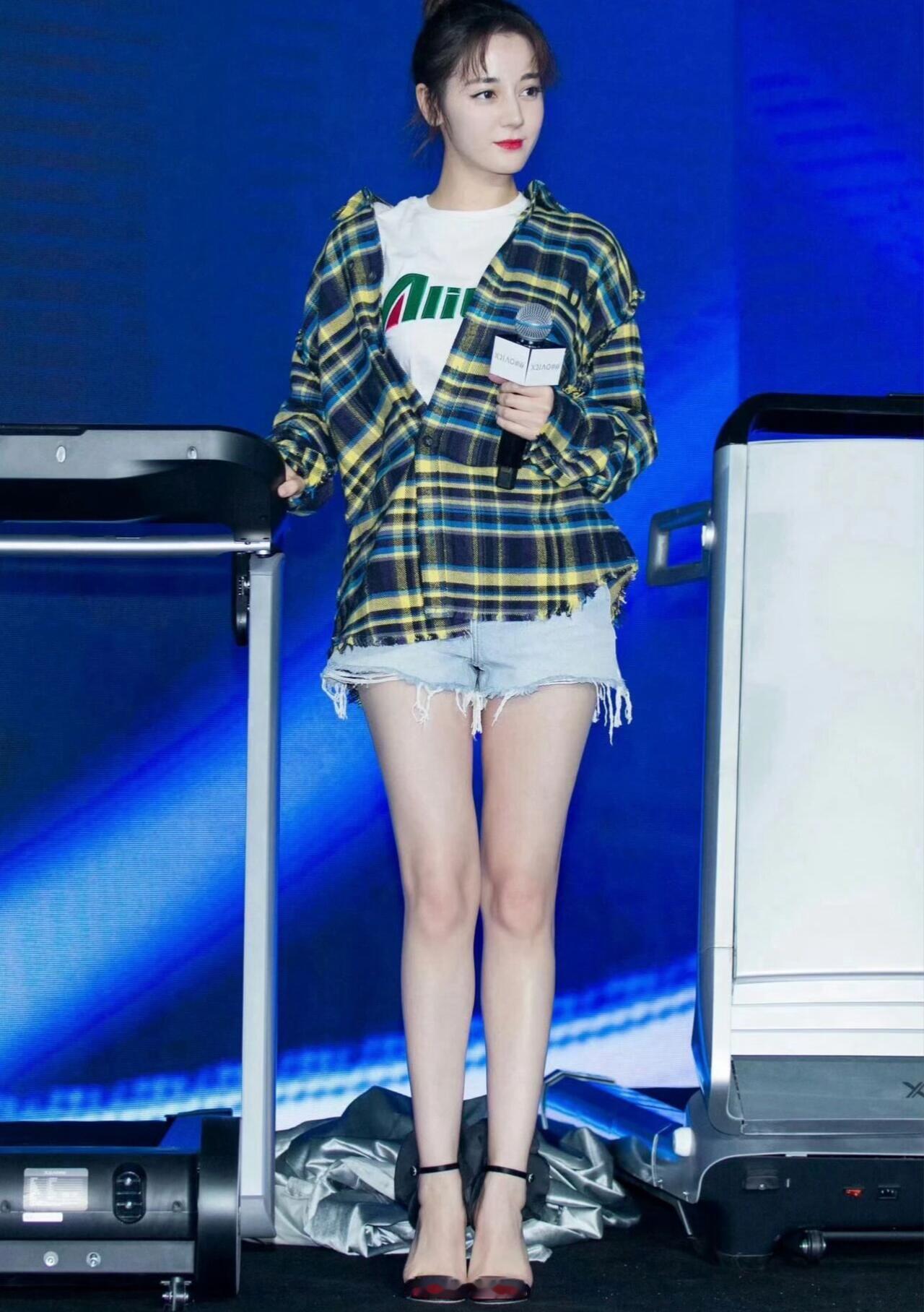 迪丽热巴  第四组 