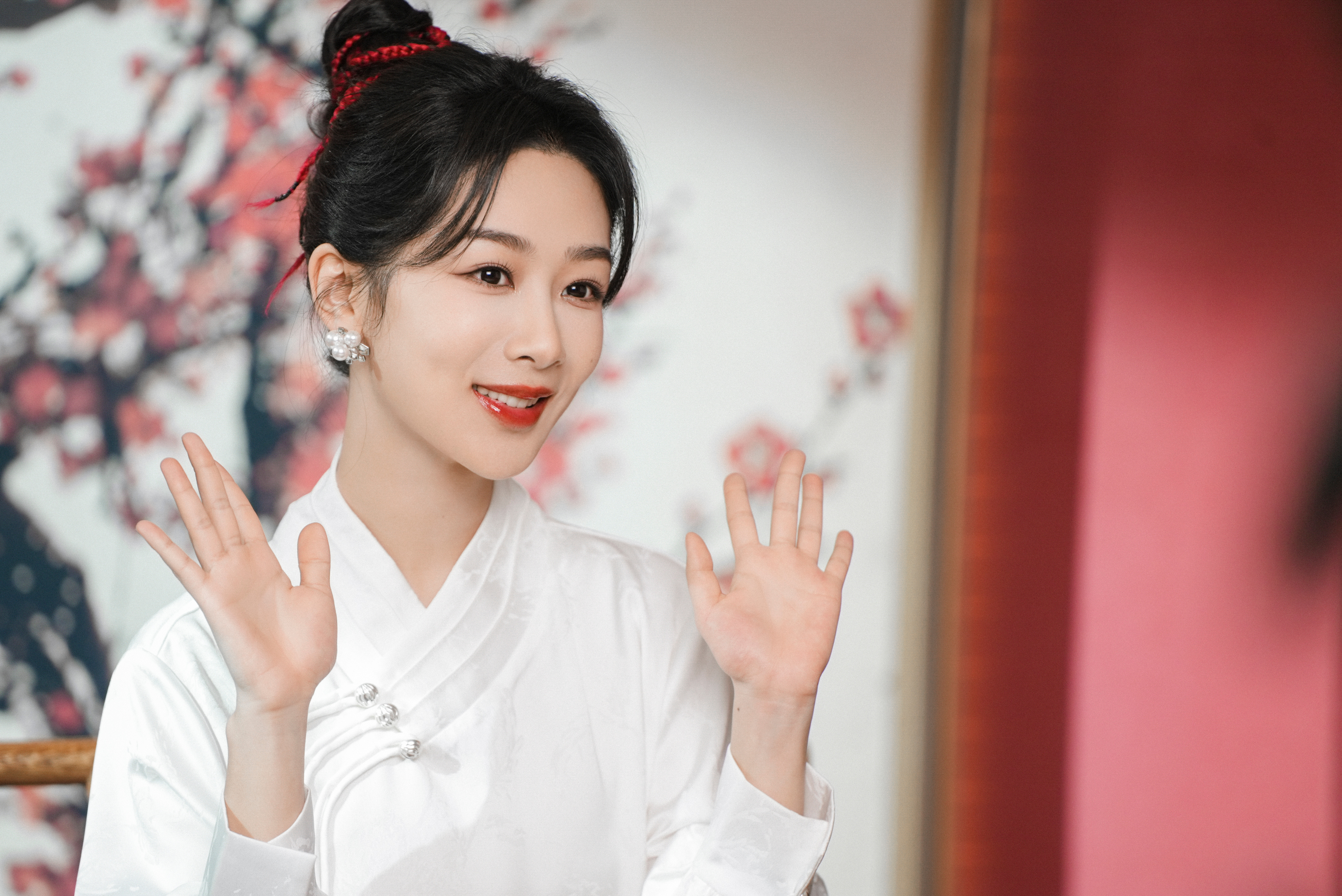 杨紫 春风拂面，光彩照人。#杨紫[超话]# ​​​