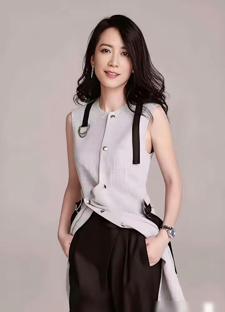 给俞飞鸿说个媒，感觉黄晓明就挺配她的！如果俞飞鸿不介意黄晓明是二婚的话，他们俩绝