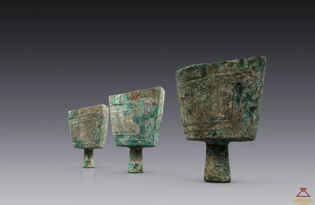 铙，是中国古代使用的青铜打击乐器之一，最初是在军中配合战鼓指挥调度军队、传播号令