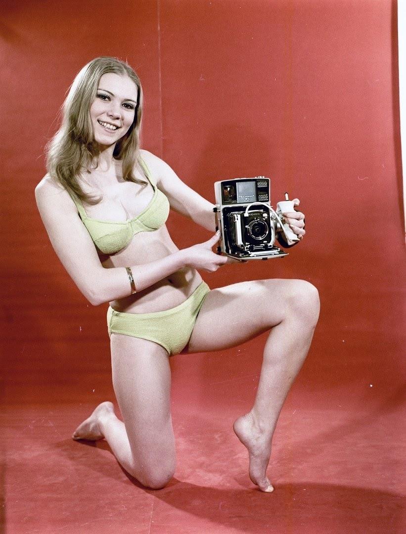 匈牙利 70 年代广告随 “消费社会主义” 兴起，呈现鲜明时代特色。广告多聚焦食