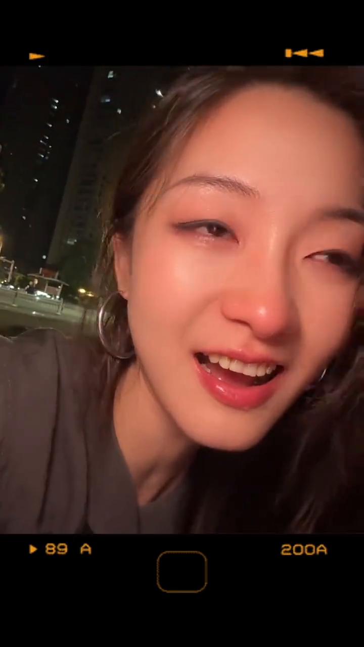 小的时候期盼自己快点长大，想着长大后自己赚钱花。长大之后发现小时候的想法特别可笑