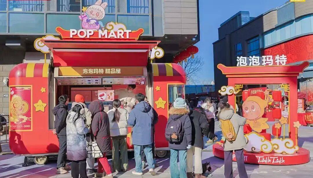 298元一顿星星人下午茶，泡泡玛特“杀”进甜品赛道