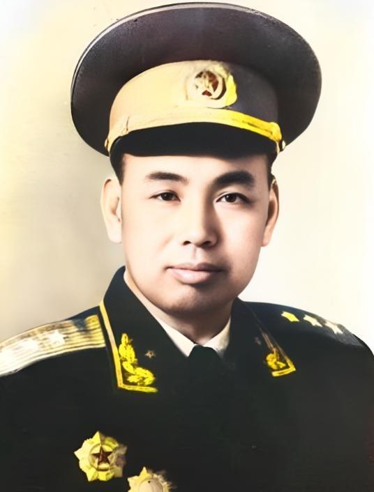 [微风]1983年，77岁的许世友准备回乡探亲，他特别申请了43辆吉普。领导奇怪