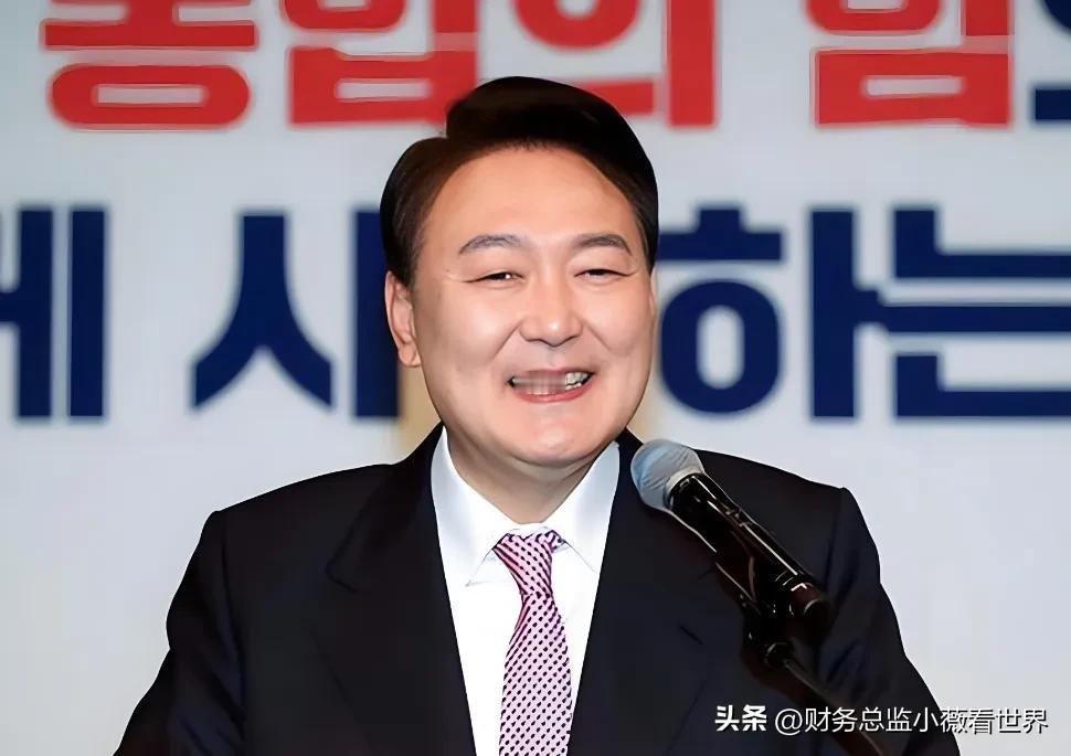 尹锡悦现在对抗独捡组的手段，基本就是耍无赖，一点都不体面。被捕后，尹锡悦拒绝去检