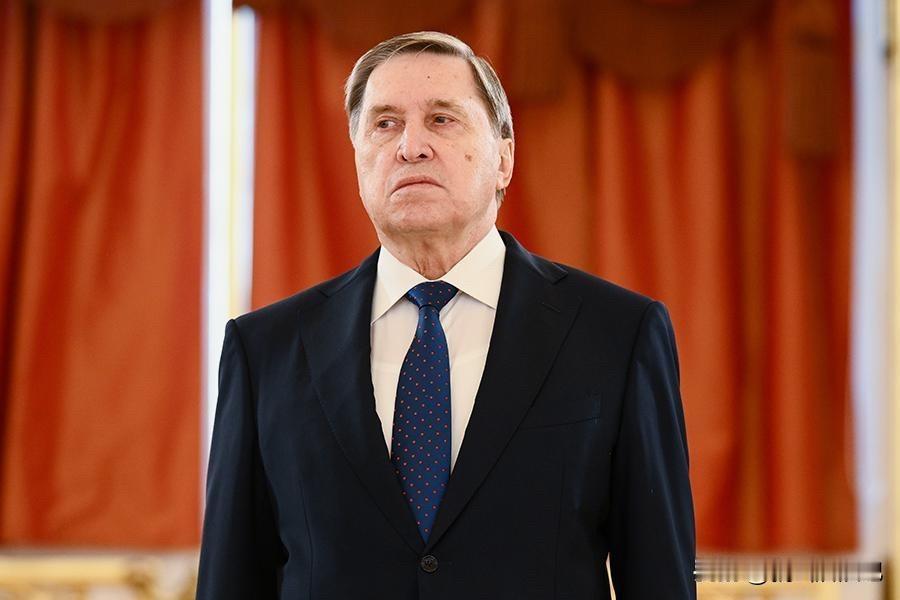 俄罗斯总统助理乌沙科夫表示，俄方正在通过具备认可度的渠道，了解关于结束乌克兰冲突