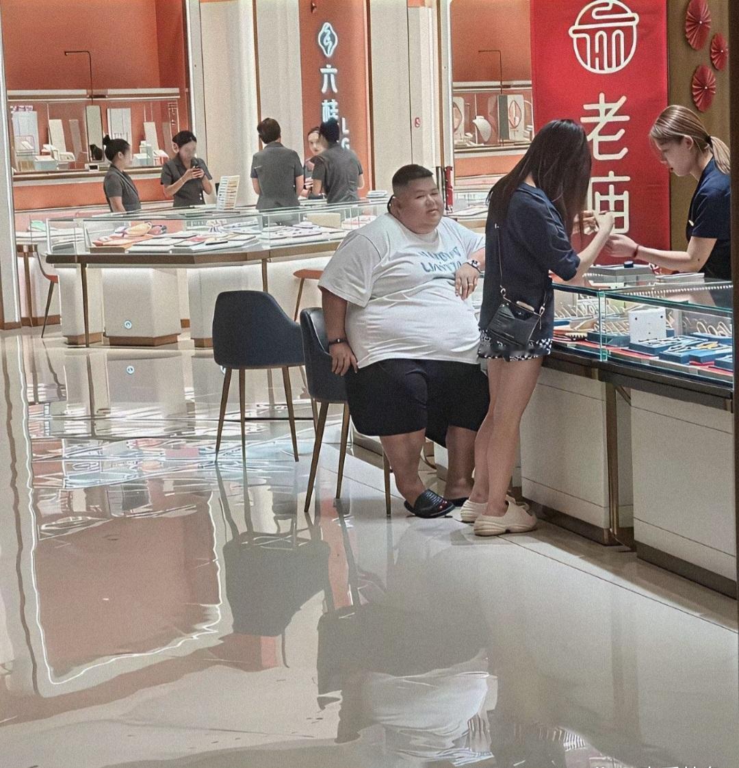 看上他什么了？