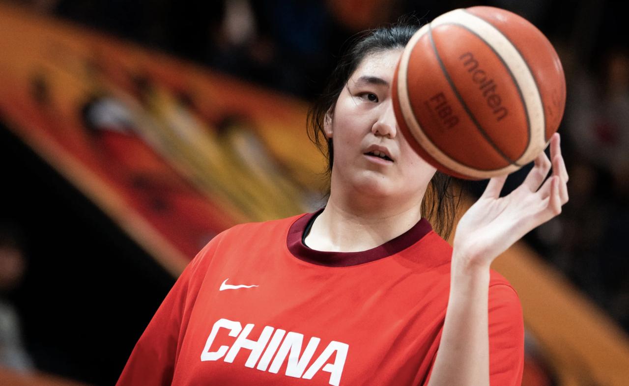 世界杯首战，中国女篮不敌美国女篮，这场失利的背后，却也看到一些欣喜。
首先，张子
