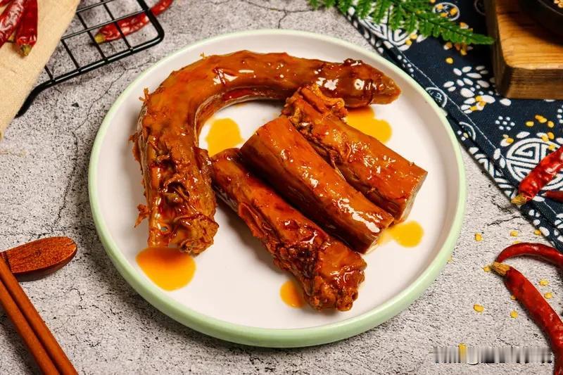 卤味失速 已有4000家绝味鸭脖倒下 卤味界风云变幻，“卤味三巨头”业绩分化明显