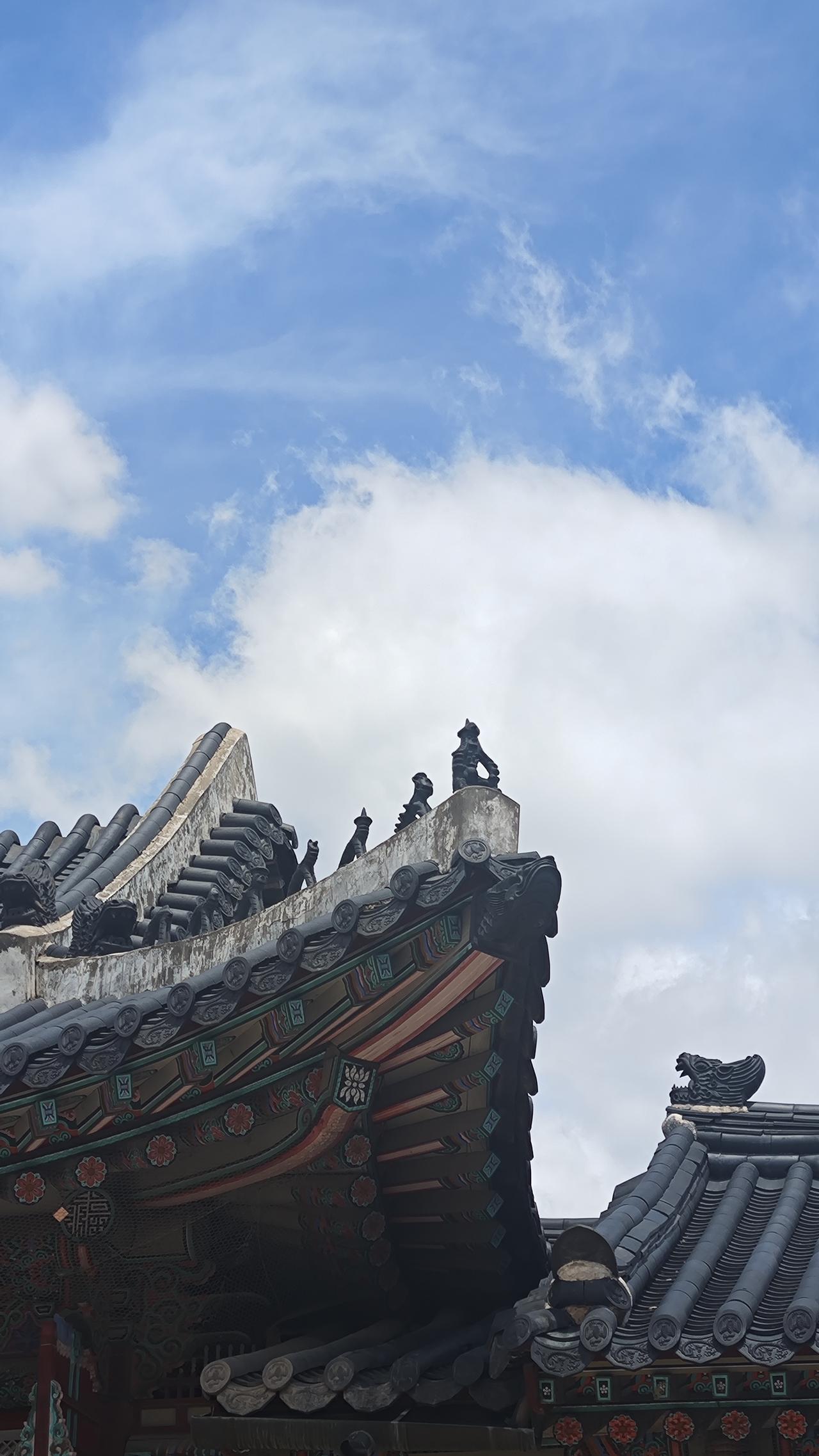 接纳遗憾，允许一切发生
  人生一辈子本就半甜半苦，不完美的自己、生活和工作是常