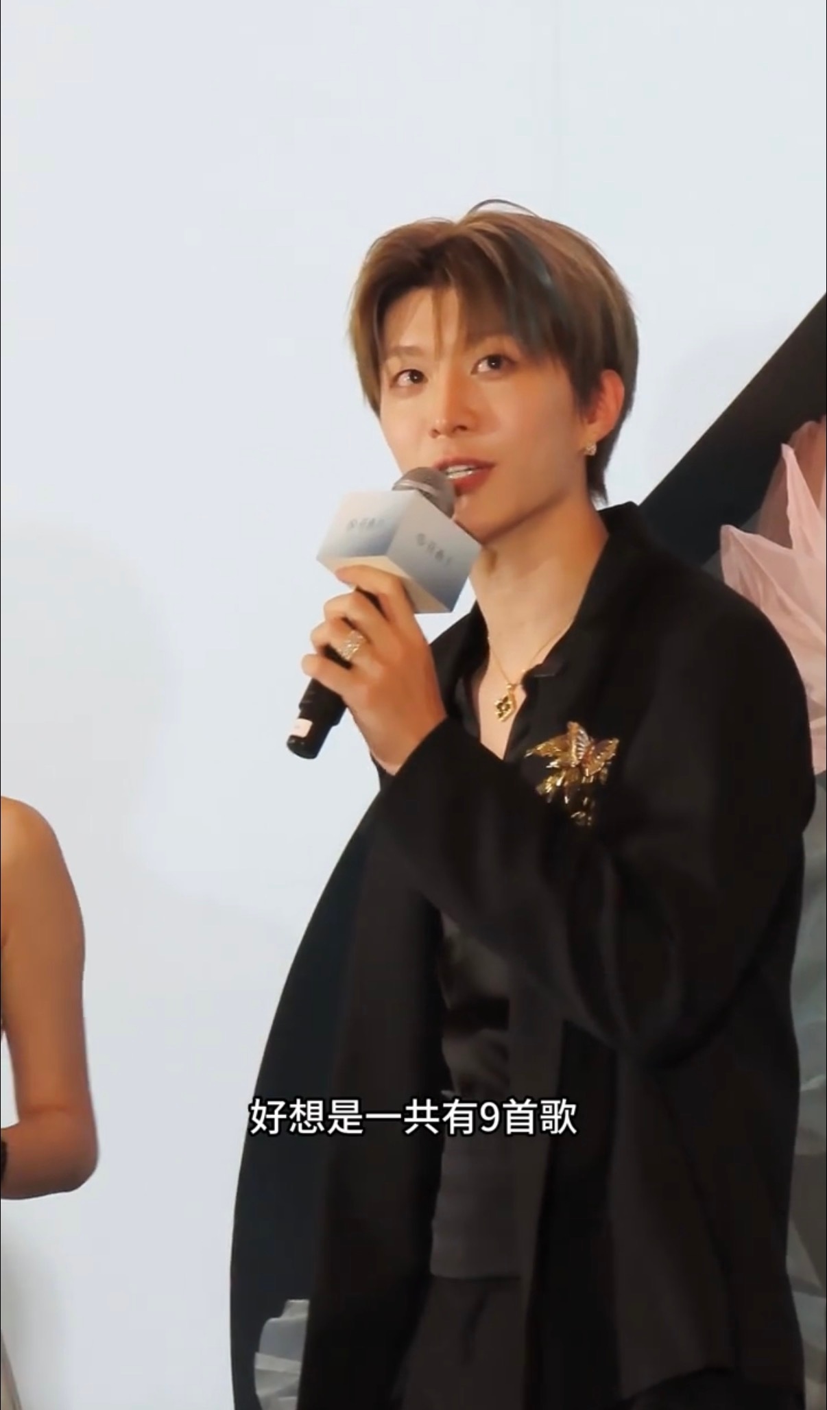范丞丞透露新专辑共9首歌 咱就说范丞丞是真敢说！在活动上直接爆料新专辑有9首歌，