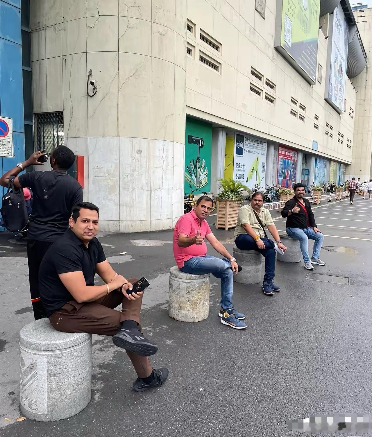 印度人又找到了bug，自己注册公司，再雇佣自己和同乡，工作签证到手，完美的闭环。